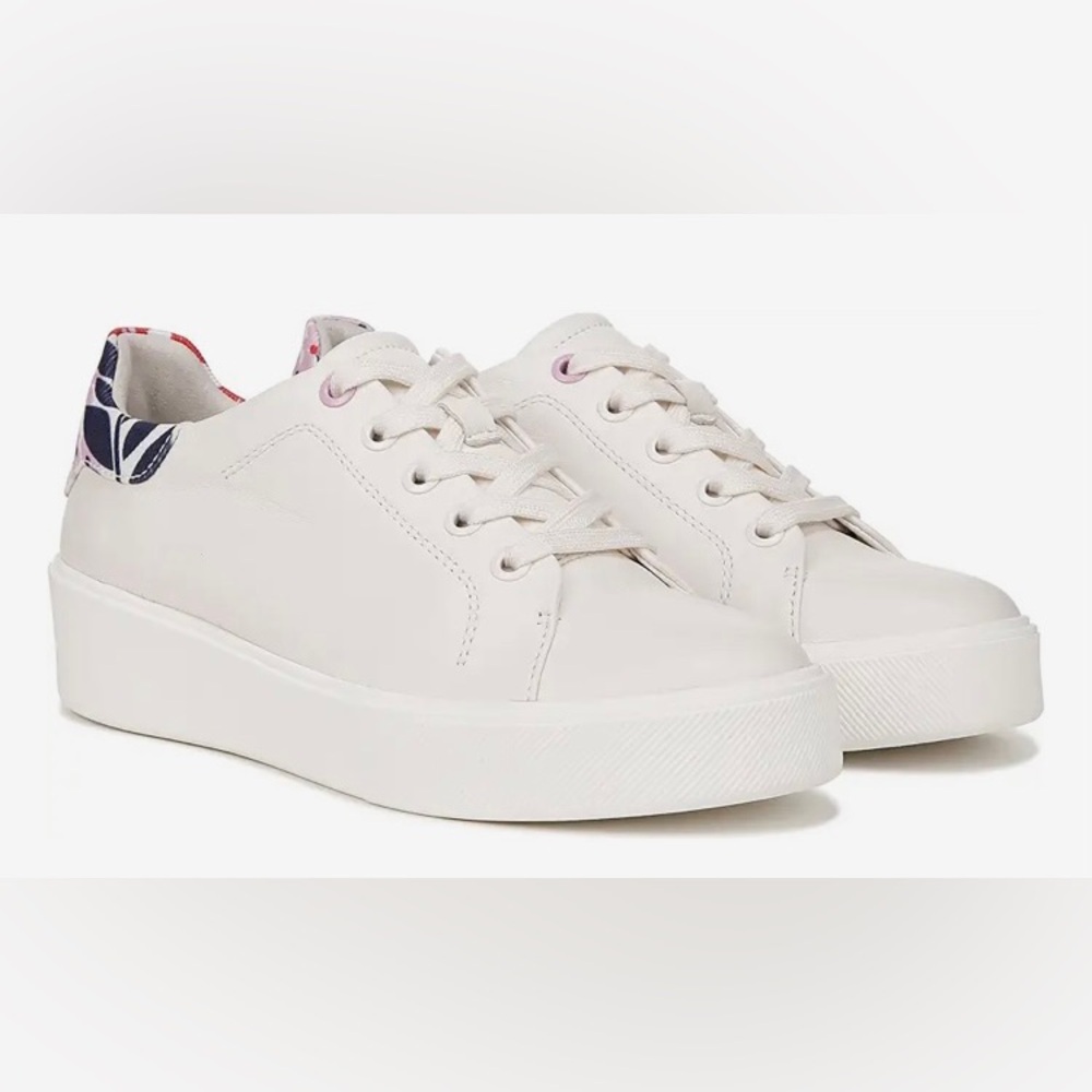 Naturalizer Morrison2 wire lilac size 7.5W White Sneakers with Patterned Heel